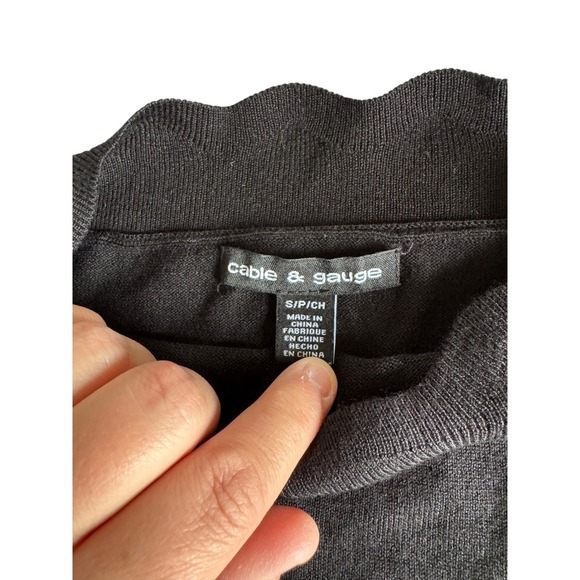 Cable & Gauge Long Sheer Sleeve Sweater Black Women's Small Minimalist - Picture 2 of 3